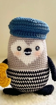 Azulie Croche - Viviane Larangeiras - Neil the Penguin - Neil o Pinguim - Portuguese
