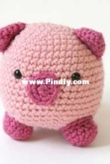 Lion Brand Yarn - Amigurumi Little Pig- French - Translated