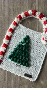Lisas Crochet Designz - Lisa Maree Boyd - Christmas Candy Cane Bib