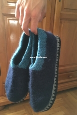 Felt slippers in two colors