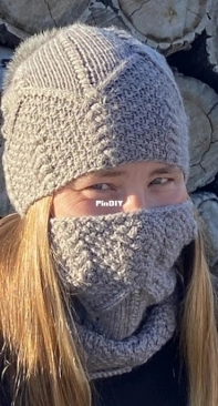 Relax with Cables Cowl by Lara Simonson