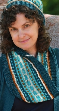 Certainly-The Cowl by Cynthia Spencer - Really Clear Designs