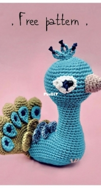 Les Mailles du Rocher - Farmyards Animals - Louis the Peacock - Free
