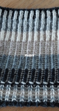 Phoenix Neck Warmer by Drops design
