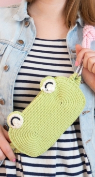 Arthur the frog bag - Garnknuten English