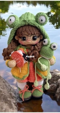 Lovely Stufftoys - Ania / Anna Nowikiewicz - Doll the Frog