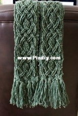 Noelle Stiles - Evergreen Cable Scarf