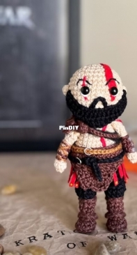 Caiu na Teia - Emanuella Lemos - Kratos God of War - Portuguese