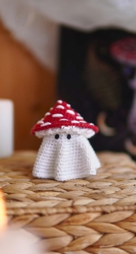 Mrs Crowlet - Tanya Pogosova - Ghosty