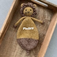 Gek op Haken - Bumble Beez Design - Sharon Facey - Leo Lion Cuddle Lovey Blanket - Leo Leeuw Knuffeldoekje - Dutch