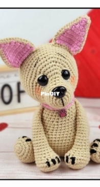 Sweet Oddity Art - Carolyne Brodie - Cookie the Chihuahua