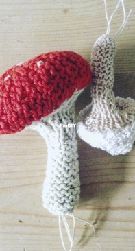 Mushroom and toadstool - Claire Garland - Dot Pebbles - Free