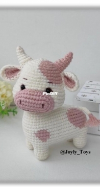 Joyly Toys - Yaowalux Srisanga - Cindy the Cow