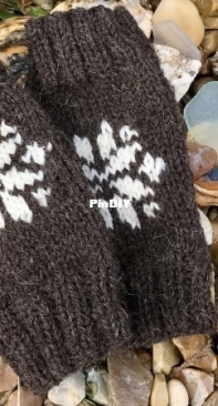 Mudlarking Mitts by Knorfolknots Gianna Bertelli Knowles-Free