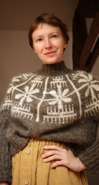 Yardana Sweater by Teti Lutsak - German, Italian, Spanish