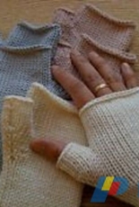 Friendship Fingerless Mitts by Sophy Ting-Free