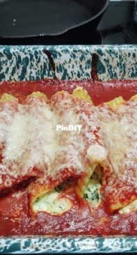 Spinach and cheese stuffed manicotti