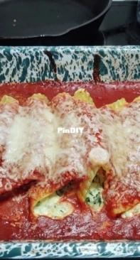 Spinach and cheese stuffed manicotti