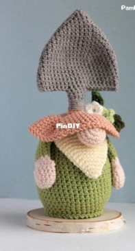 Pam Pino Design - Nazeli Mkrtchyan-Tadevosyan - Shovel Gnome