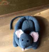 Mouse shaped cat bed