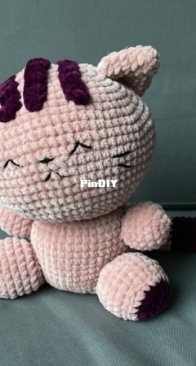 Crochet cat