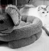 Cynthia Harris - Pampered Pet - Cat Mouse Bed