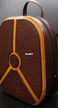 Woolen Paw - Simon  Backpack  with a Zipper.