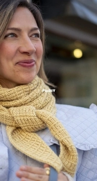 Stay Extra Toasty Scarf by Veronika Lindberg - Kutovakika