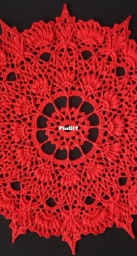 Nelly Klos - Lyra Doily - English