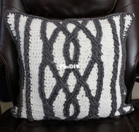 Rebeccas Stylings - Noelle Stiles - Contrast Cable Pillow