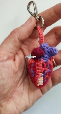 Asesuune - Une Tarlabasi - Anatomy of the Heart Keychain