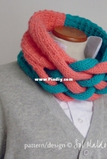 Sol Maldonado - Cowl Weave Knit Circle Scarf - English