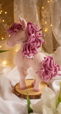 Olya Sam Toys - Olya Samoseienko - Horse - O Cavalo - Portuguese - Translated