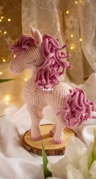 Olya Sam Toys - Olya Samoseienko - Horse - O Cavalo - Portuguese - Translated