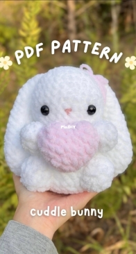 Wendy Crochets Co - Wendy Lin - Cuddle Bunny