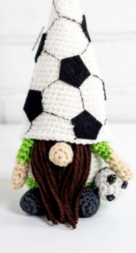 Winding Road Crochet - Lindsey Dale - Soccer Gnome  - Free