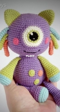 JuliHMtoys- Julia Matiienko - Monster Purple