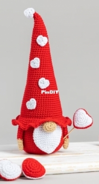 Mufficorn - Olga Chemerys - Gnome with a Heart 1