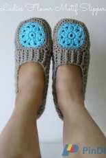 Holland Designs - Lisa Van Klaveren - Ladies Flower Motif Slippers