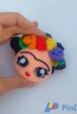 Amigurumis San Vicente - Mabel Berríos Vergara - Frida Keychain - Spanish - Free