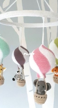 Birds and crickets - Silke Merckx - Hot air balloon baby mobile
