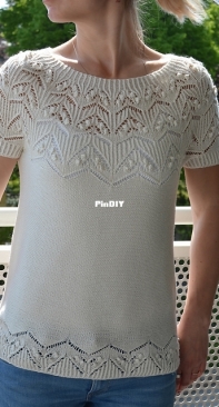 Pure Tee by Valentina Bogdanova - English