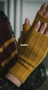 Caffeine mittens - purple deer knits