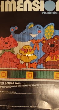 Dimensions Plastic Canvas -2522 -  Critters Clothing Rack