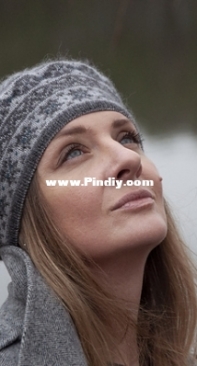 Frosty Flowers Beret by Tanya Mulokas - Russian