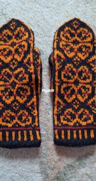Mittens by Drops Design
