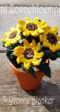Yvonnes Crochet Art - Yvonne Blanker - Mini Sunflowers - Mini Zonnebloempjes - Dutch