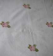 Tablecloth with roses cross stitch - Mantel con rosas