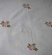 Tablecloth with roses cross stitch - Mantel con rosas