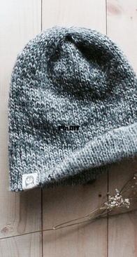 Verso Hat by Weichien Chan - saskie&co - The Petite Knitter